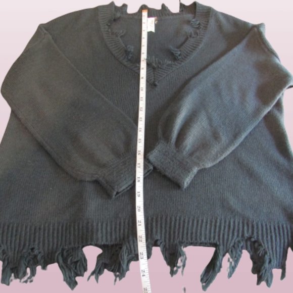 L. Love Gray Sweater with Frayed Edging, Women's S/M, 100% Acrylic, Soft & Warm - Picture 5 of 6